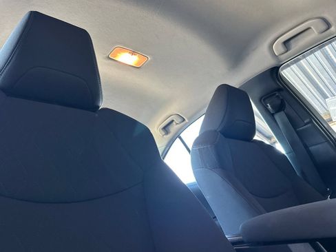 Used 2021 Toyota Corolla LE w/ Carpet Mat Package (TMS) FWD image 17