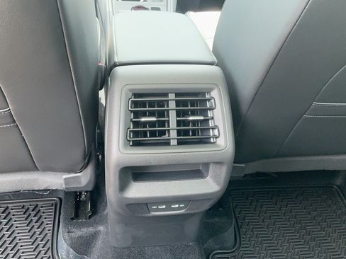 New 2026 Volkswagen Tiguan SE AWD/4WD image 16
