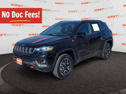 Used 2025 Jeep Compass Trailhawk AWD/4WD image 1