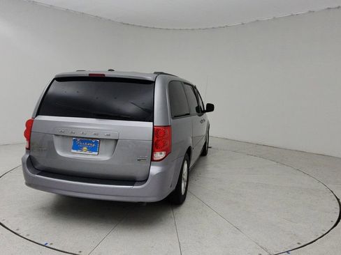 Used 2016 Dodge Grand Caravan SXT FWD image 7