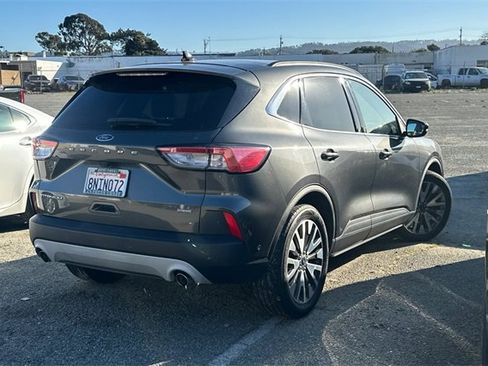 Used 2020 Ford Escape Titanium image 3