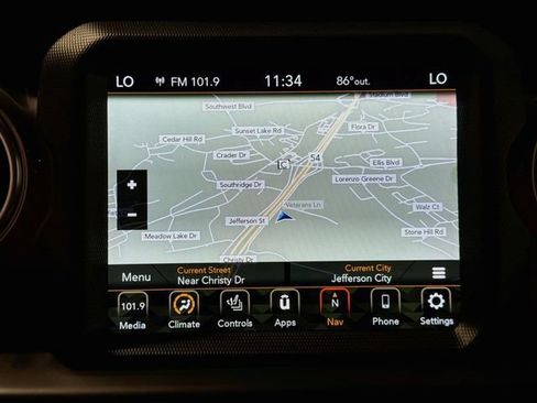 Used 2018 Jeep Wrangler Unlimited Sahara AWD/4WD image 12