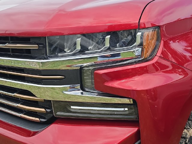Used 2019 Chevrolet Silverado 1500 High Country w/ Technology Package AWD/4WD image 8