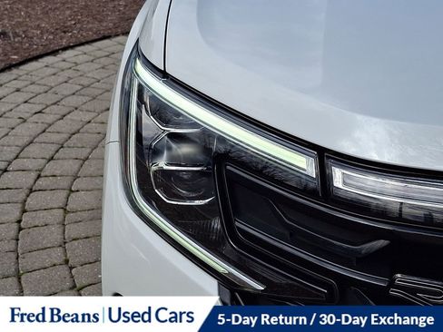 Certified 2025 Volkswagen Atlas Cross Sport SEL R-Line image 10