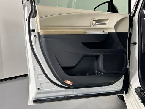 Used 2021 Toyota Sienna XLE image 33
