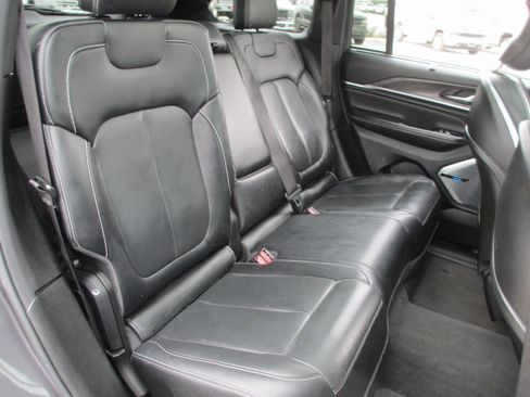 Used 2022 Jeep Grand Cherokee Overland w/ Luxury Tech Group IV image 20