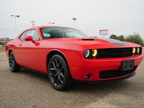Used 2020 Dodge Challenger SXT w/ Blacktop Package image 3