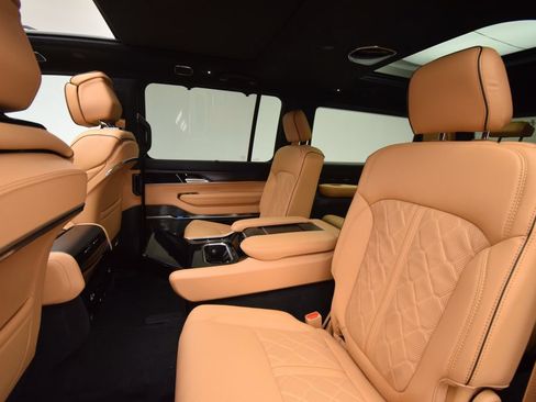 New 2026 Jeep Grand Wagoneer Summit AWD/4WD image 38