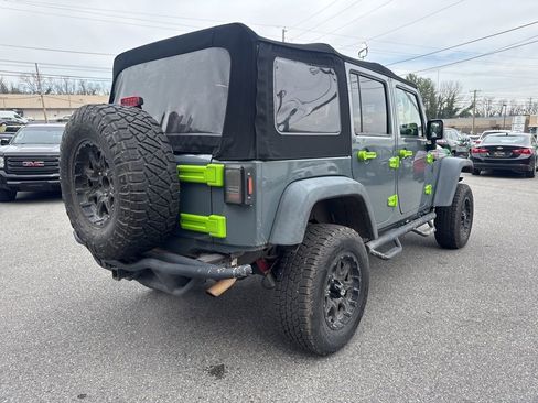 Used 2015 Jeep Wrangler Unlimited Rubicon image 4