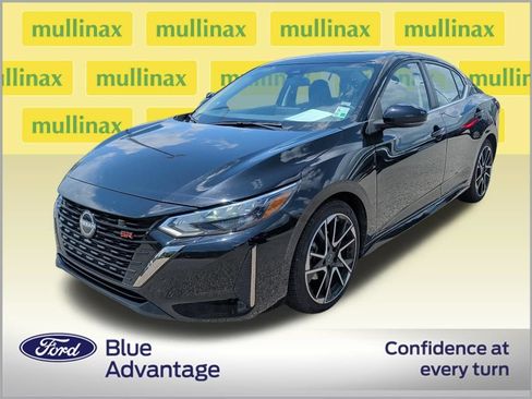 Used 2025 Nissan Sentra SR FWD image 2