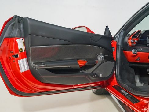 Used 2018 Ferrari 488 GTB RWD image 16