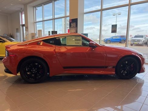 New 2024 Nissan Z Performance w/ Heritage Edition RWD image 8