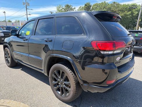 Used 2018 Jeep Grand Cherokee Altitude AWD/4WD image 7
