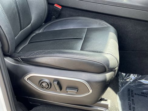 Used 2024 Jeep Wagoneer L Series II w/ Flexible Seating Group AWD/4WD image 31