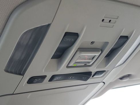 Used 2020 Toyota Highlander XLE image 31