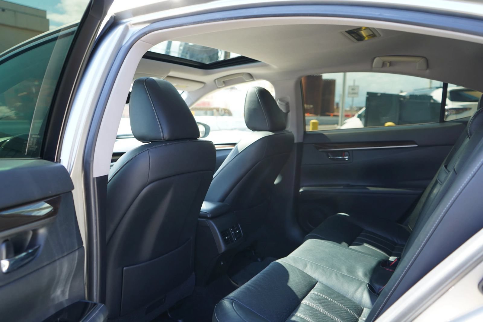 Used 2016 Lexus ES 350 FWD image 16
