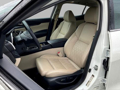 Used 2023 Nissan Maxima Platinum w/ Sport Mat Group FWD image 15