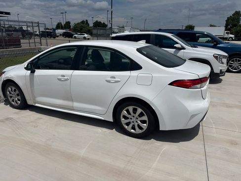 Used 2022 Toyota Corolla LE FWD image 4