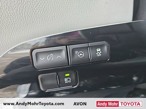 Used 2019 Toyota Prius LE image 12