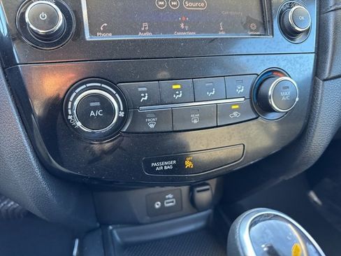 Used 2020 Nissan Rogue SV image 13