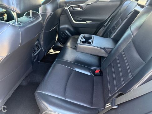 Used 2019 Toyota RAV4 Limited w/ Cold Weather Package FWD image 17