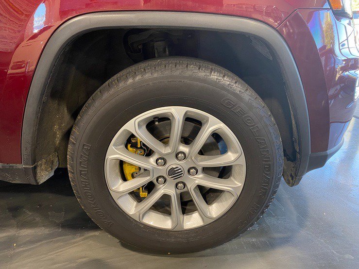 Used 2021 Jeep Grand Cherokee Laredo AWD/4WD image 11