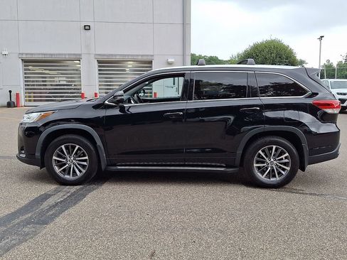 Used 2018 Toyota Highlander XLE AWD/4WD image 4