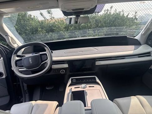 Used 2025 Lincoln Navigator Reserve AWD/4WD image 24