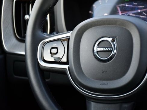 Certified 2025 Volvo XC60 B5 Plus image 20