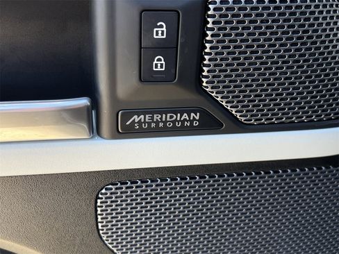 Used 2023 Land Rover Defender 110 X-Dynamic SE image 25