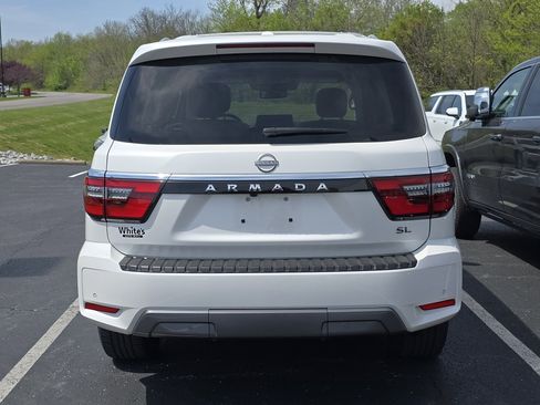 Used 2024 Nissan Armada SL w/ Captain's Chairs Package image 3