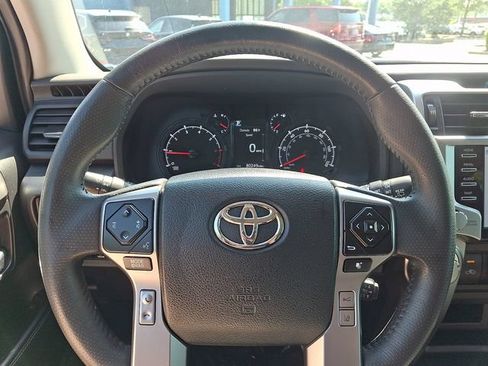 Used 2022 Toyota 4Runner SR5 AWD/4WD image 21