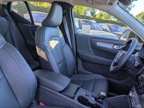 Used 2025 Volvo XC40 B5 Core w/ Protection Package Premier image 26
