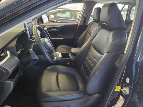 Used 2022 Toyota RAV4 XLE Premium AWD/4WD image 16