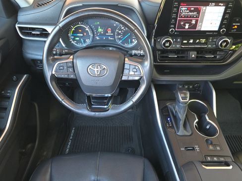 Used 2020 Toyota Highlander XLE image 16