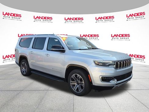 Used 2024 Jeep Wagoneer L Series II w/ Flexible Seating Group RWD image 1