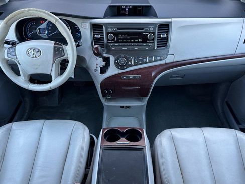 Used 2014 Toyota Sienna XLE FWD image 13