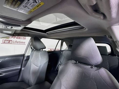 Used 2019 Toyota RAV4 XLE w/ Convenience Package FWD image 10