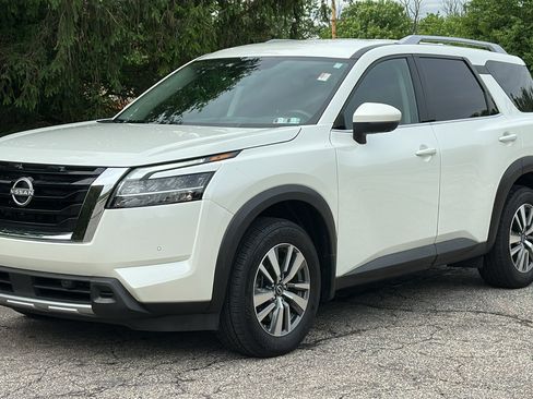 Certified 2024 Nissan Pathfinder SL AWD/4WD image 2