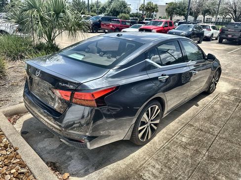 Used 2020 Nissan Altima 2.5 Platinum FWD image 14