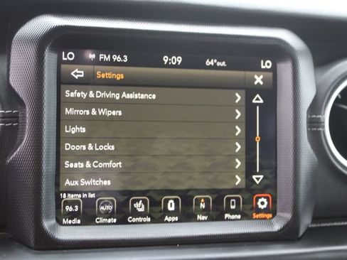 Used 2023 Jeep Wrangler Unlimited Sahara w/ Cold Weather Group AWD/4WD image 31
