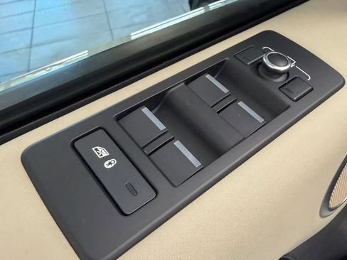 Used 2020 Land Rover Discovery SE AWD/4WD image 36