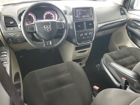 Used 2018 Dodge Grand Caravan SE w/ UConnect Hands-Free Group FWD image 16