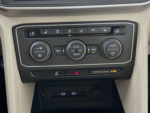 Used 2021 Volkswagen Atlas SE w/ Panoramic Sunroof Package FWD image 23