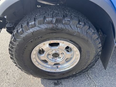 Certified 2025 Ford Bronco Badlands w/ Sasquatch Package AWD/4WD image 32