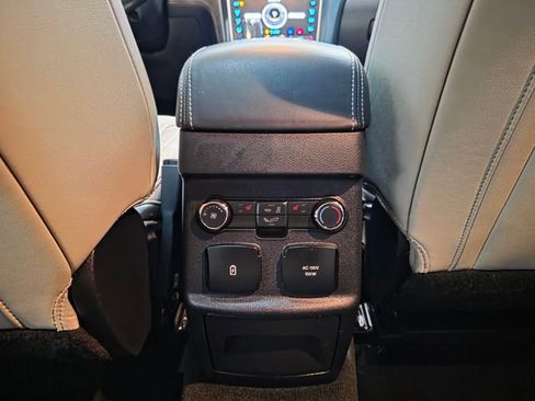 Used 2016 Ford Explorer Platinum image 27