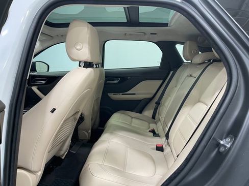 Used 2019 Jaguar F-PACE Prestige image 32