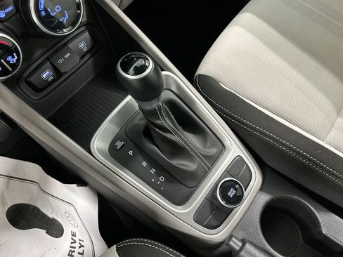 Used 2023 Hyundai Venue SEL w/ Cargo Package image 17