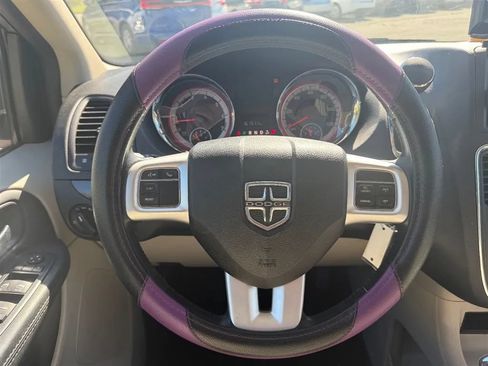 Used 2016 Dodge Grand Caravan SXT w/ UConnect Hands-Free Group FWD image 10
