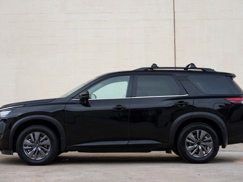 Used 2024 Nissan Pathfinder SV FWD image 8